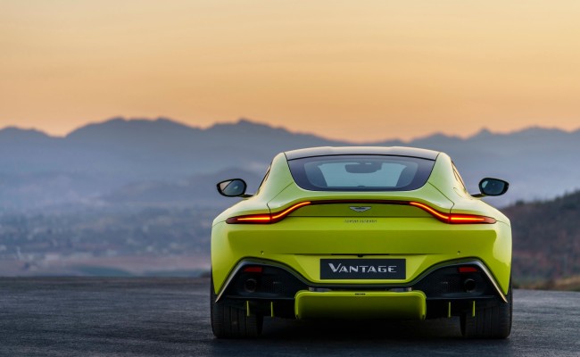 aston-martin-vantage-arriere-sandpacri