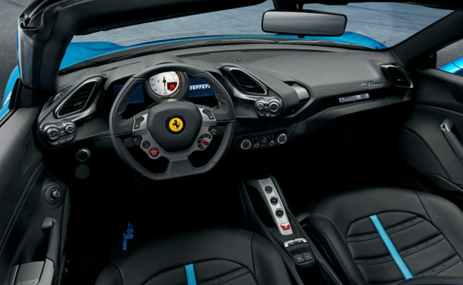 ferrari-488-spider-interieur