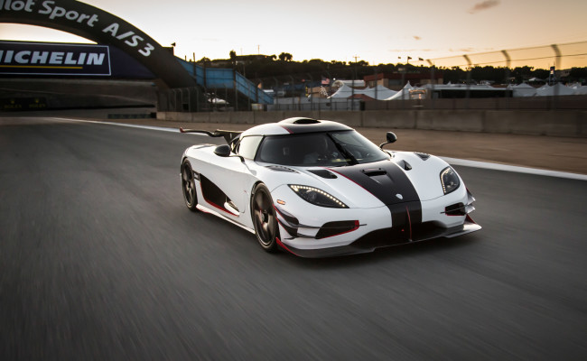 koenigsegg-one1-avant-sandpacri