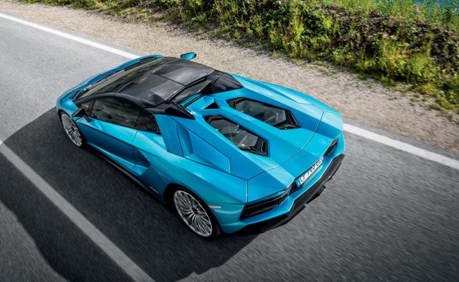 lambroghini-aventador-s-roadster-dessus-sandpacri