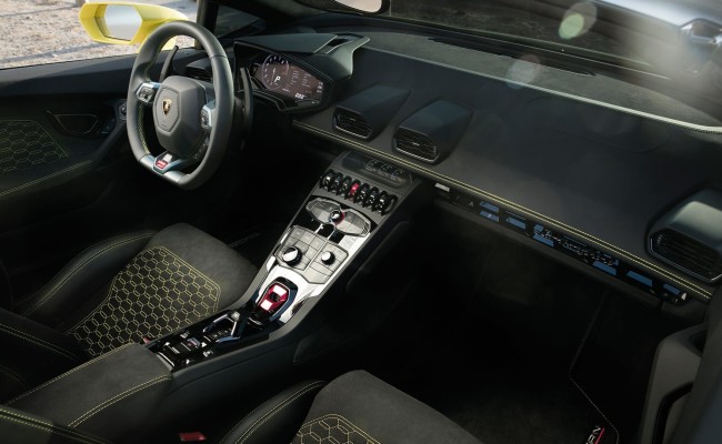 lambroghini-huracan-rwd-spyder-interieur-sandpacri